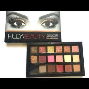 Huda 𝐁𝐞𝐚𝐮𝐭𝐲 Rose Gold Texture